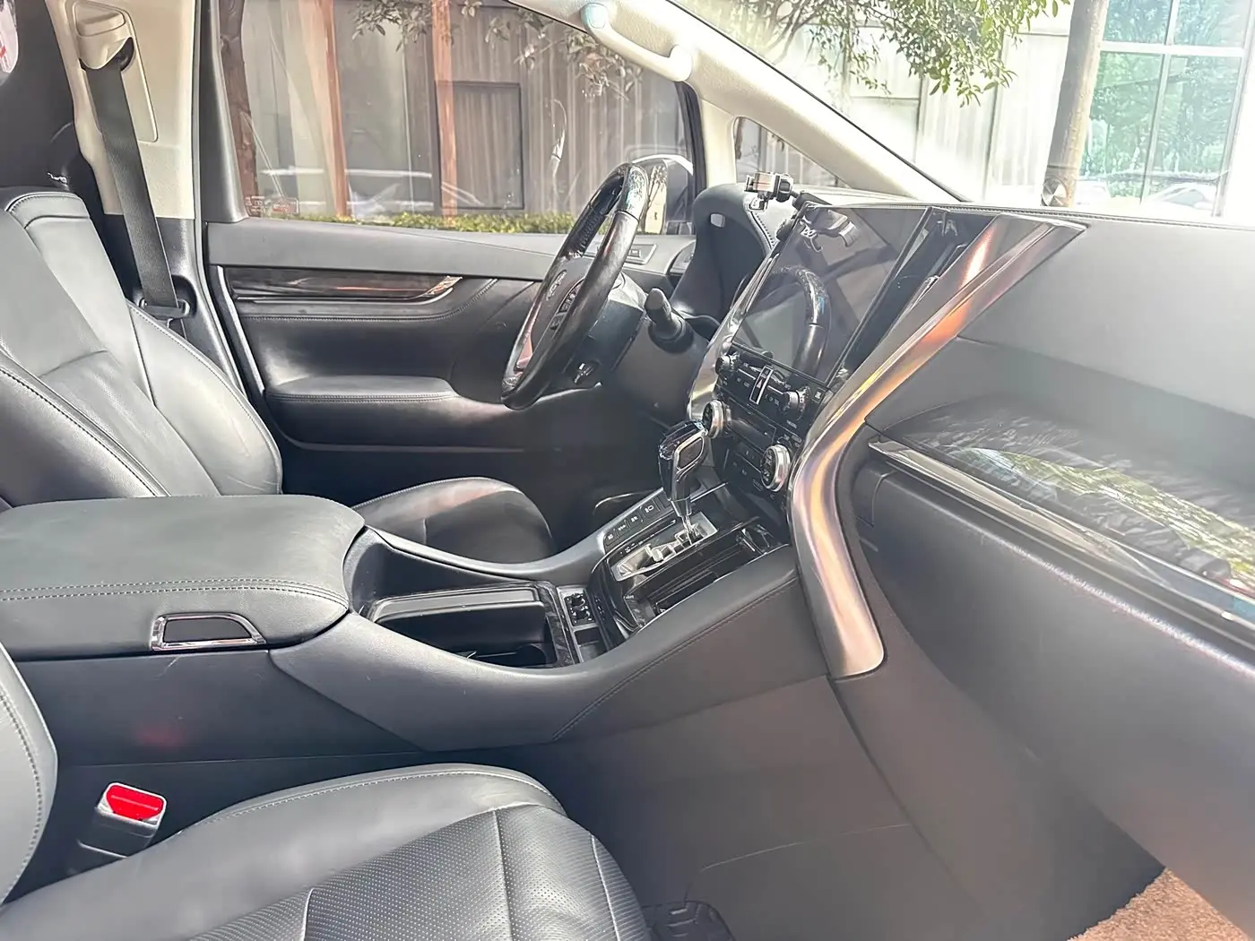 Toyota Vellfire 2021 — Photo 7/14