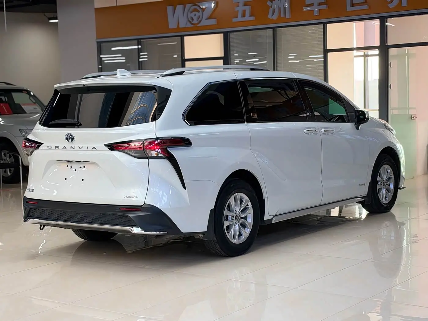 Toyota Granvia 2024 — Photo 13/15