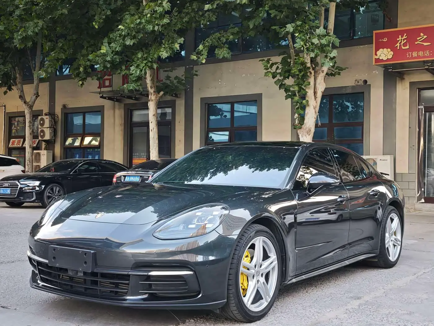Porsche Panamera 2018 — Фото 1/11