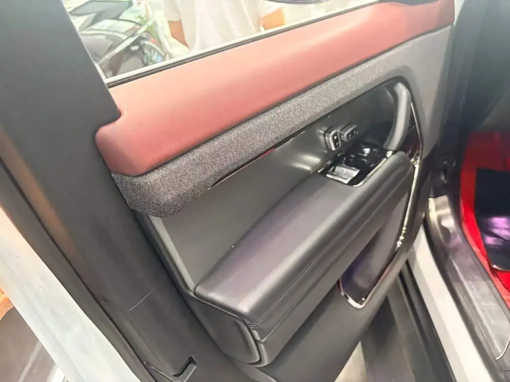 Land Rover Range Rover Sport 2023 — Photo 7/15