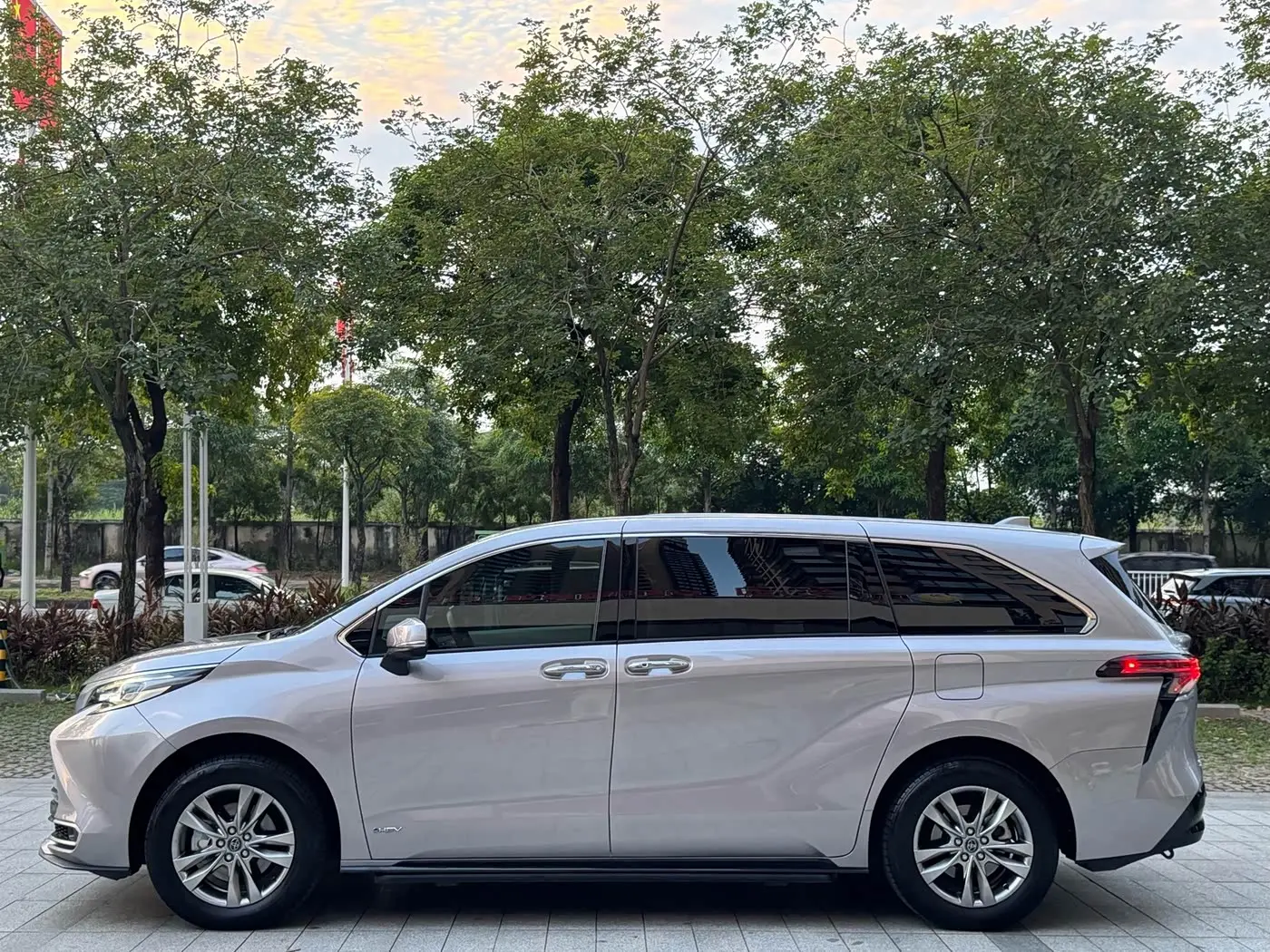 Toyota Sienna 2025 — Photo 14/14