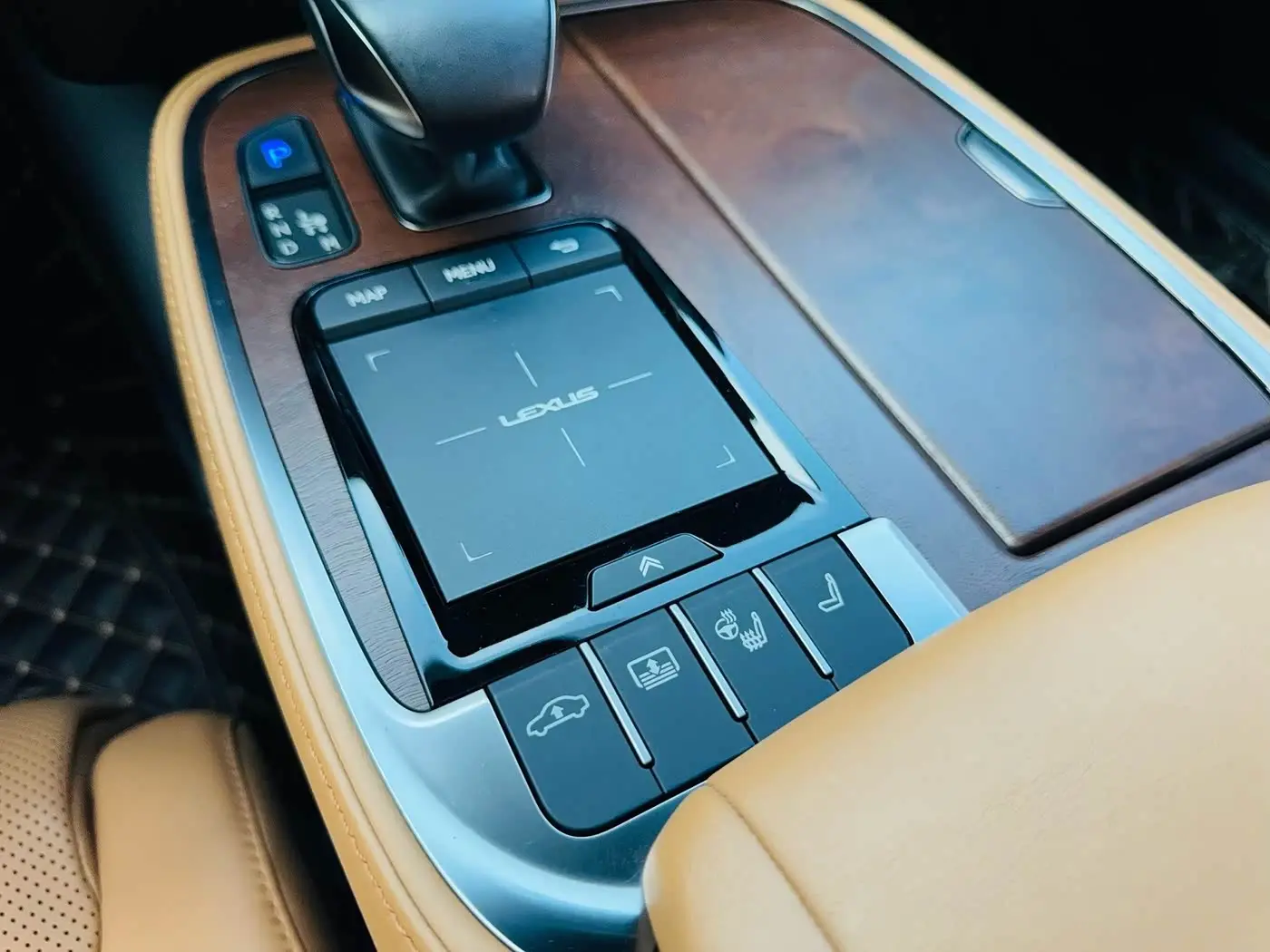 Lexus LS 2022 — Photo 15/20