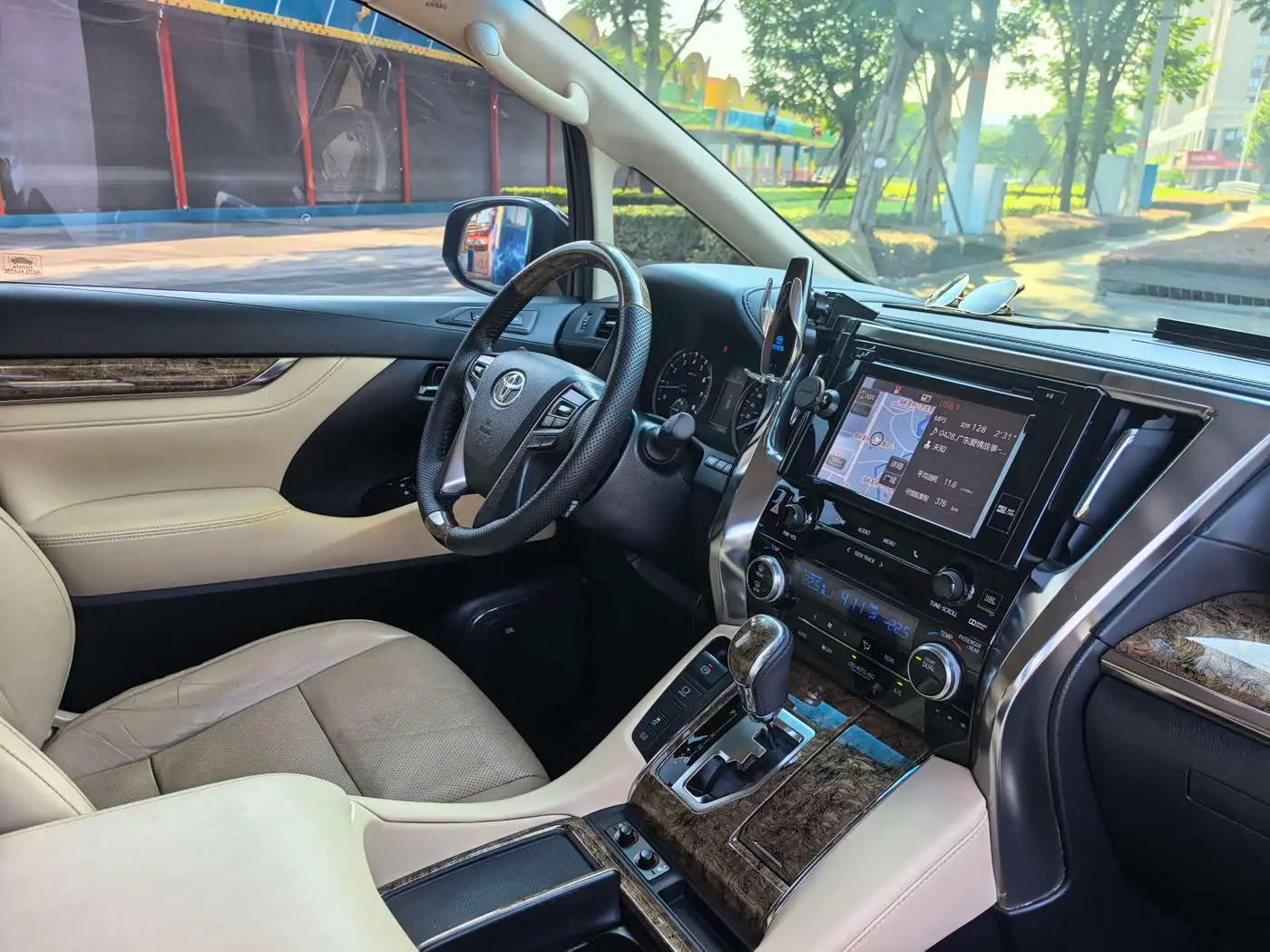 Toyota Alphard 2017 — Фото 14/18