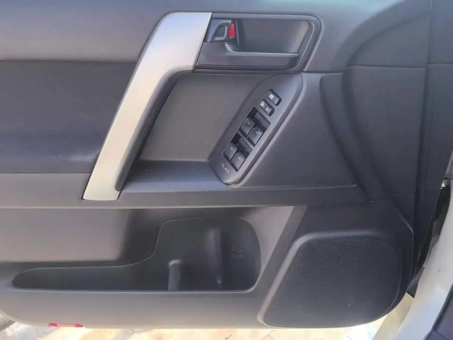 Toyota Prado 2016 — Photo 7/16