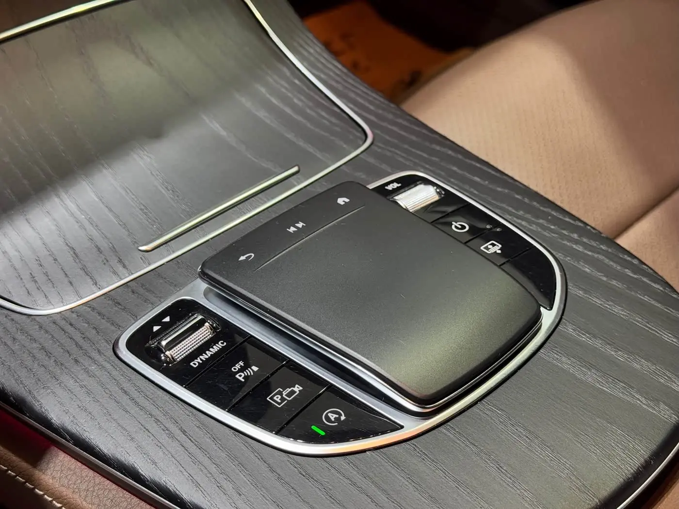 Mercedes-Benz E-Class 2023 — Photo 13/16