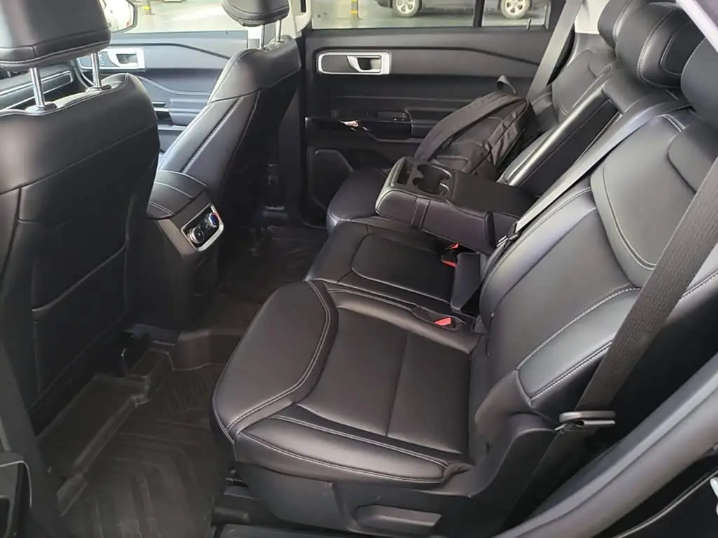 Ford Explorer 2025 — Photo 17/20
