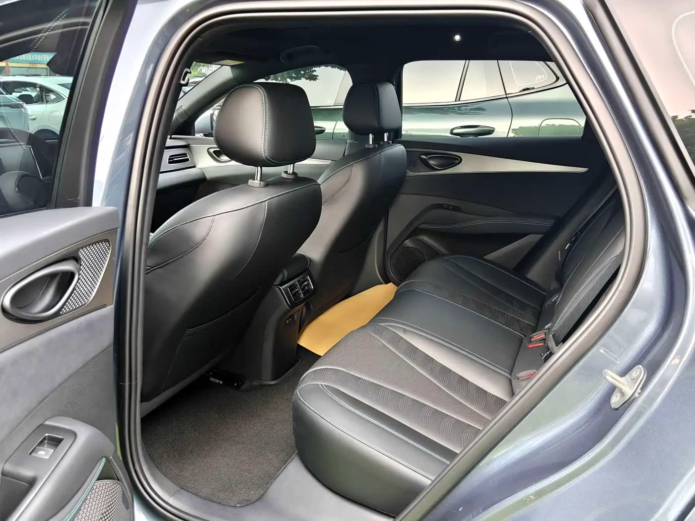 BYD Seal 06 DM-i Touring 2025 — Фото 6/13