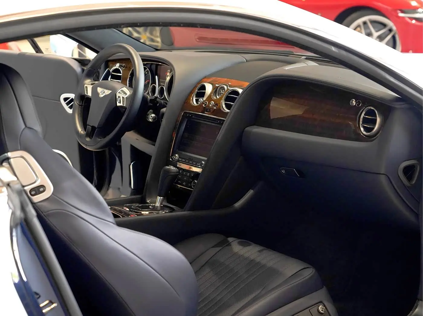 Bentley Continental 2017 — Фото 13/18