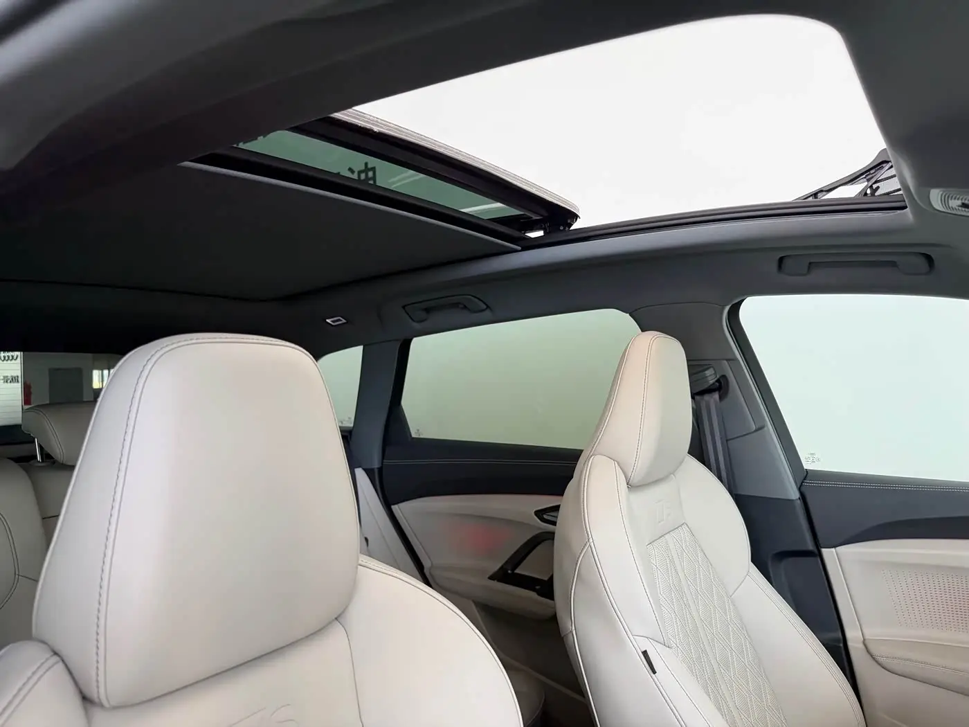 Audi Q5L 2025 — Photo 11/20