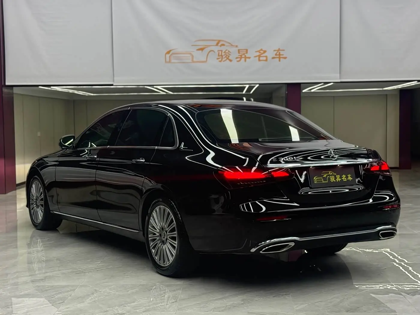 Mercedes-Benz E-Class 2022 — Photo 7/20