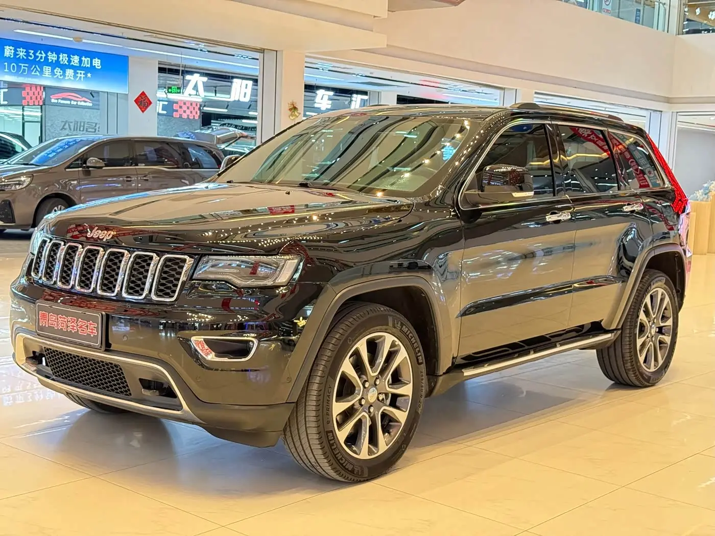 Jeep Grand Cherokee 2019 — Фото 1/16