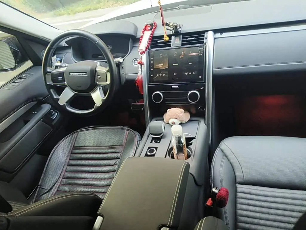 Land Rover Discovery 2021 — Photo 12/13