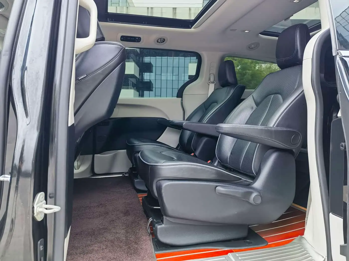 Chrysler Grand Caravan PHEV 2020 — Photo 12/19