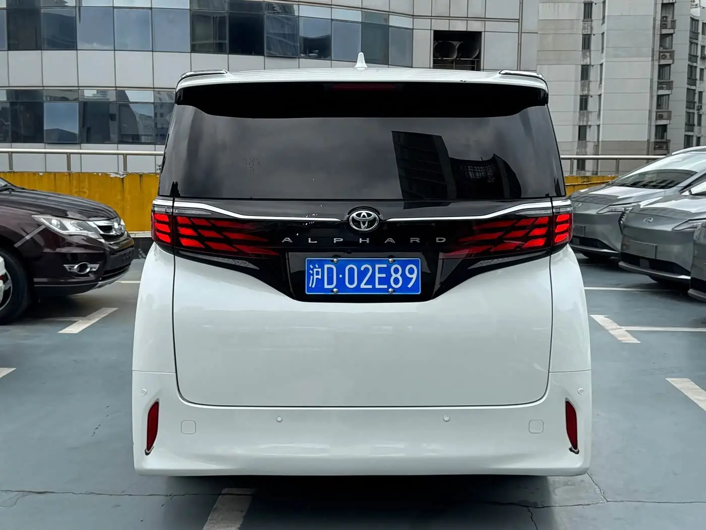 Toyota Alphard 2023 — Фото 4/20