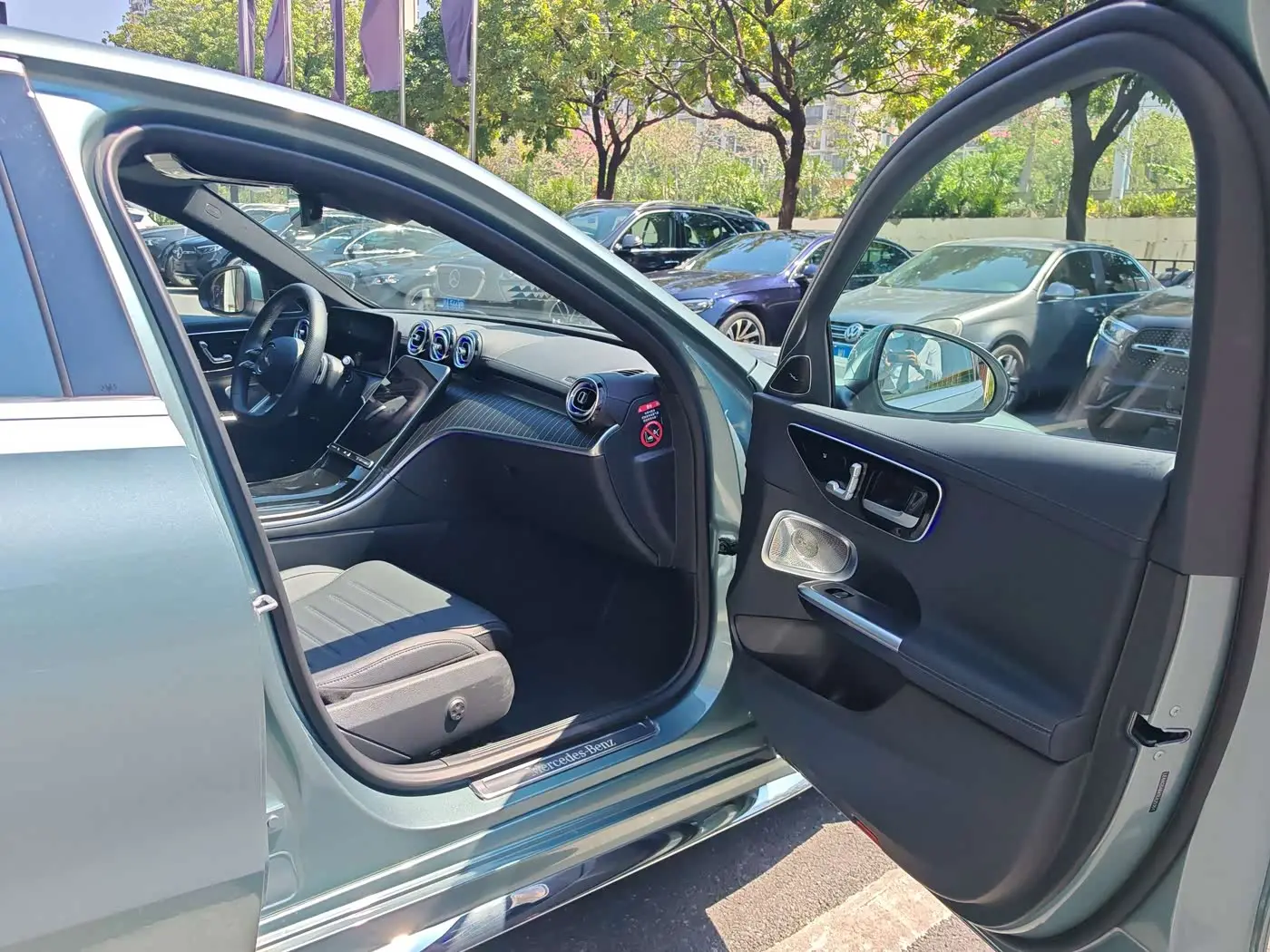 Mercedes-Benz C-Class 2025 — Photo 20/20