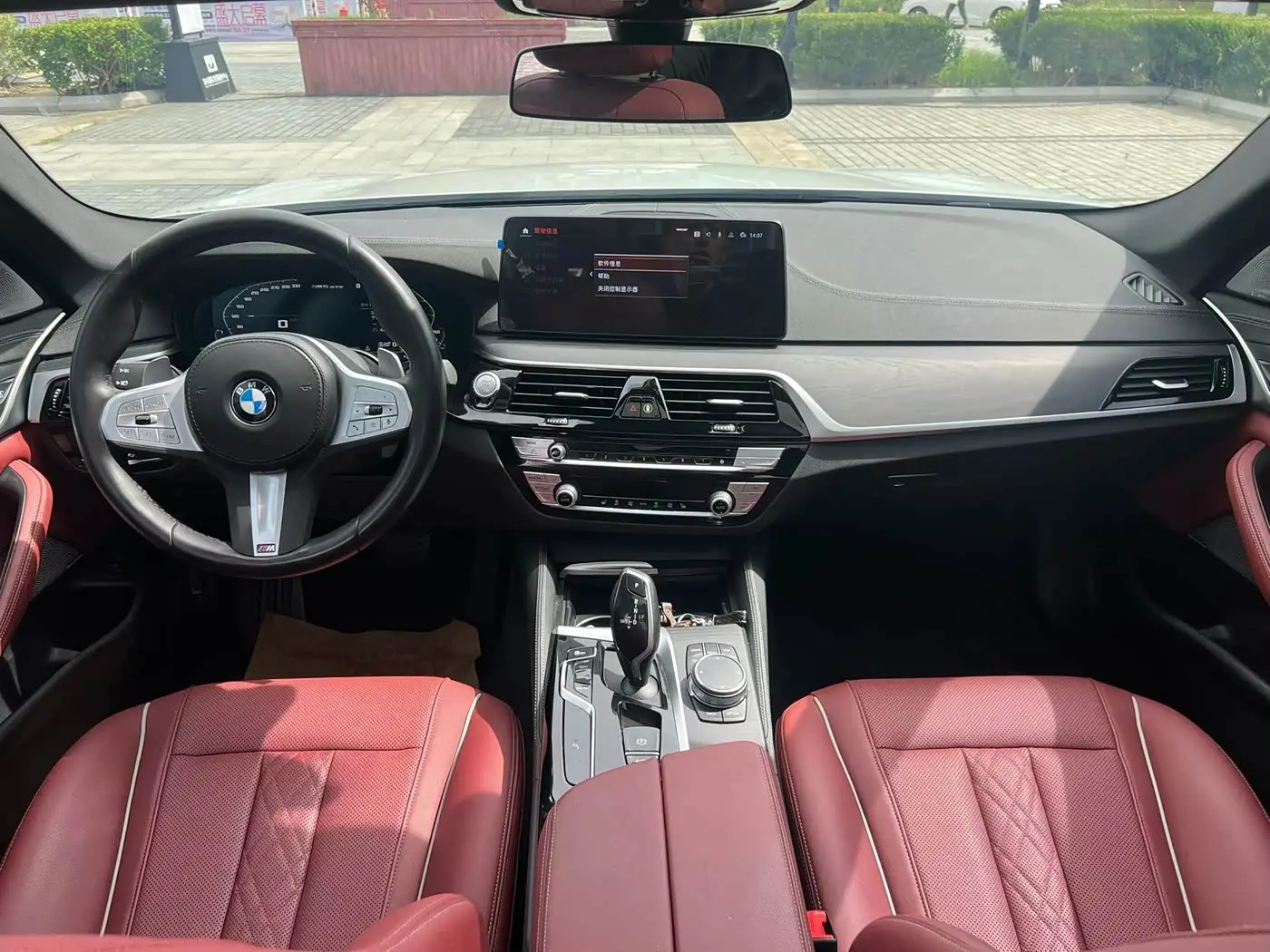 BMW 5 Series 2023 — Photo 7/9