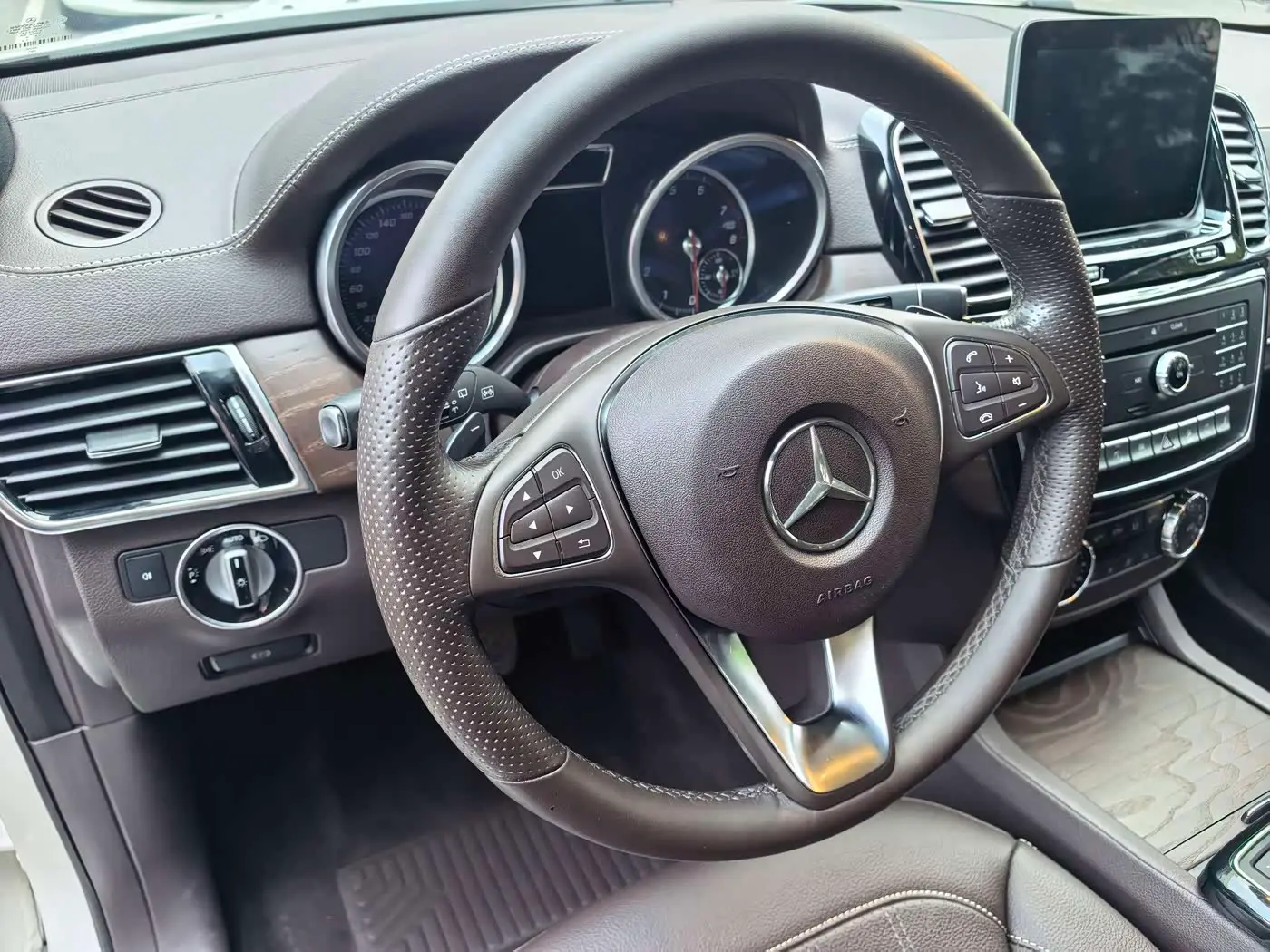 Mercedes-Benz GLE 2017 — Photo 7/20