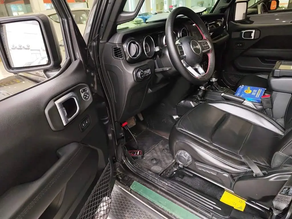 Jeep Wrangler 2022 — Фото 12/20