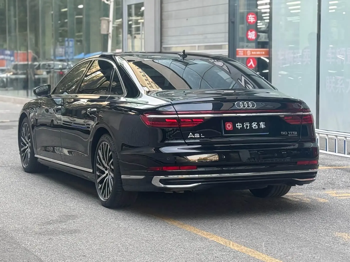 Audi A8 2023 — Фото 19/20