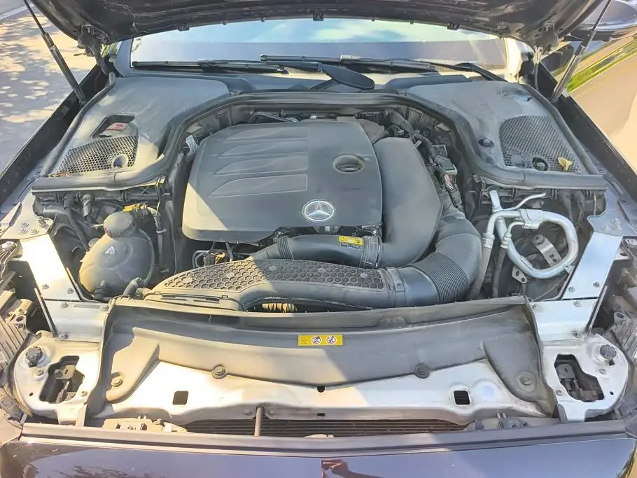 Mercedes-Benz E-Class 2022 — Photo 10/16