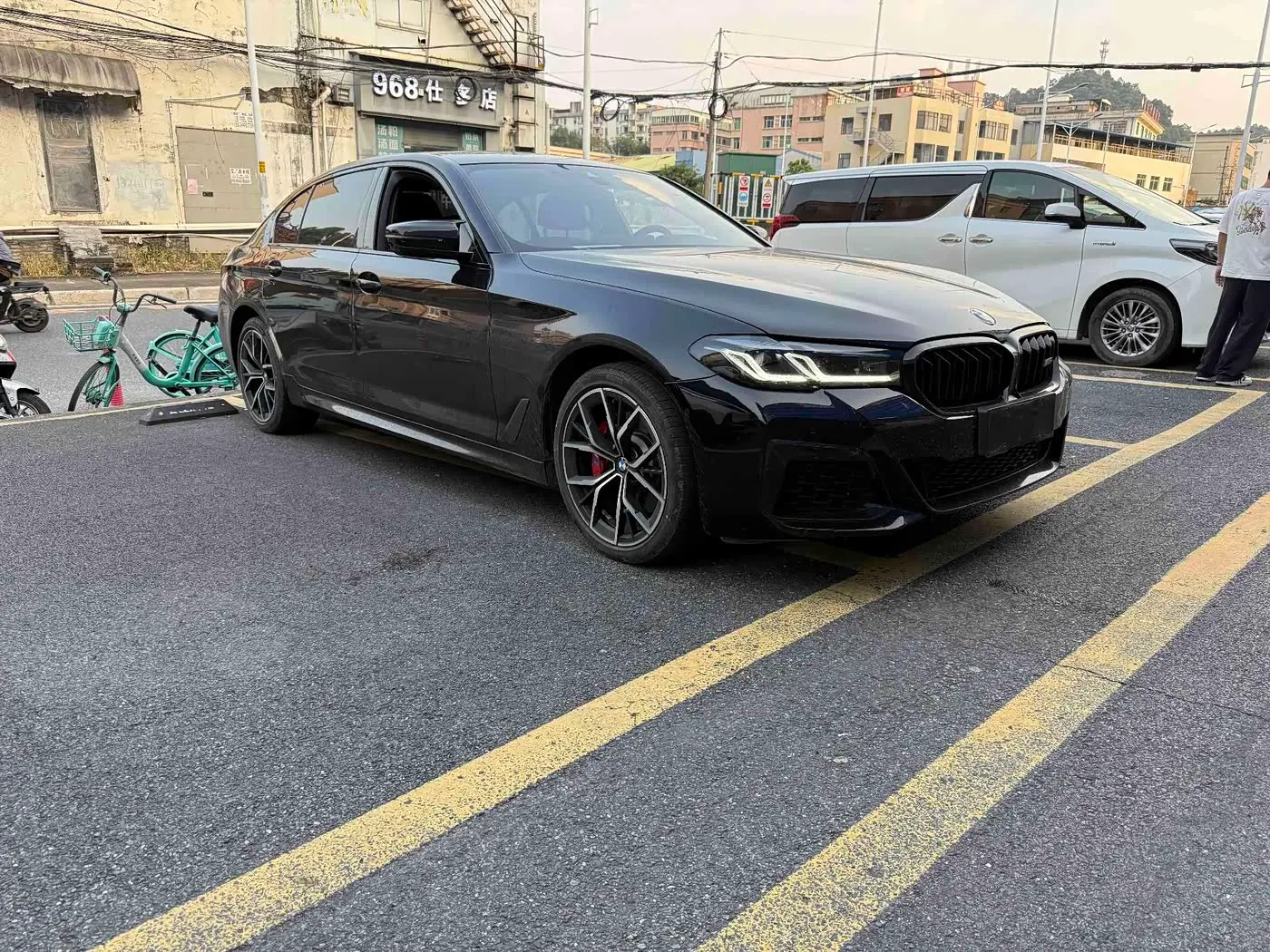 BMW 5 Series 2022 — Photo 2/6