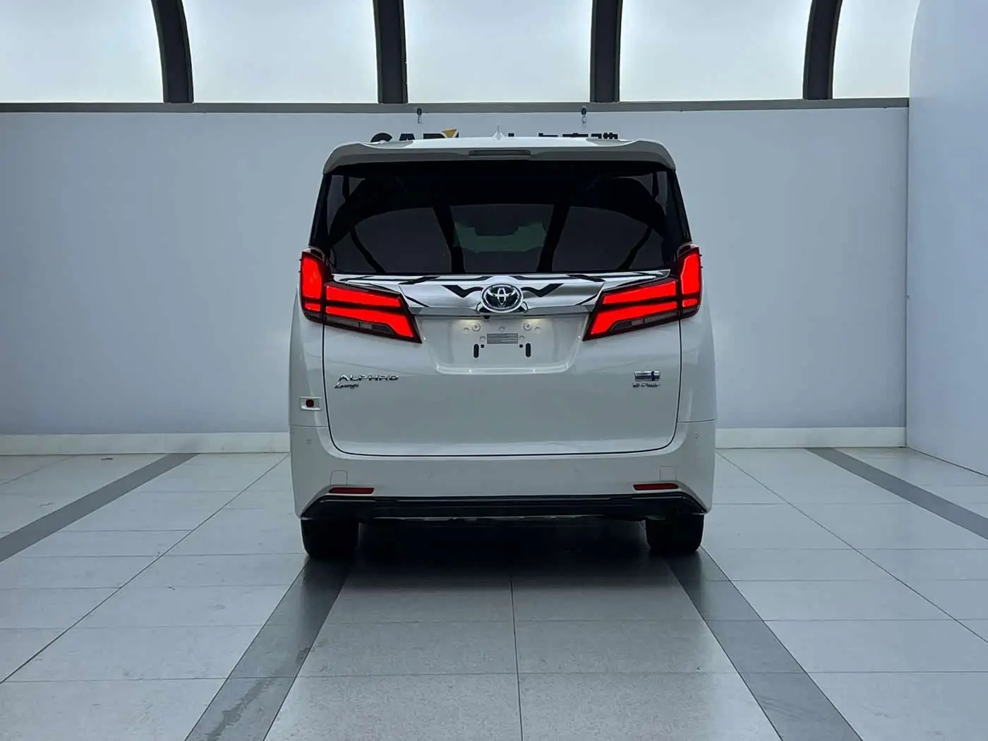 Toyota Alphard 2022 — Photo 4/9