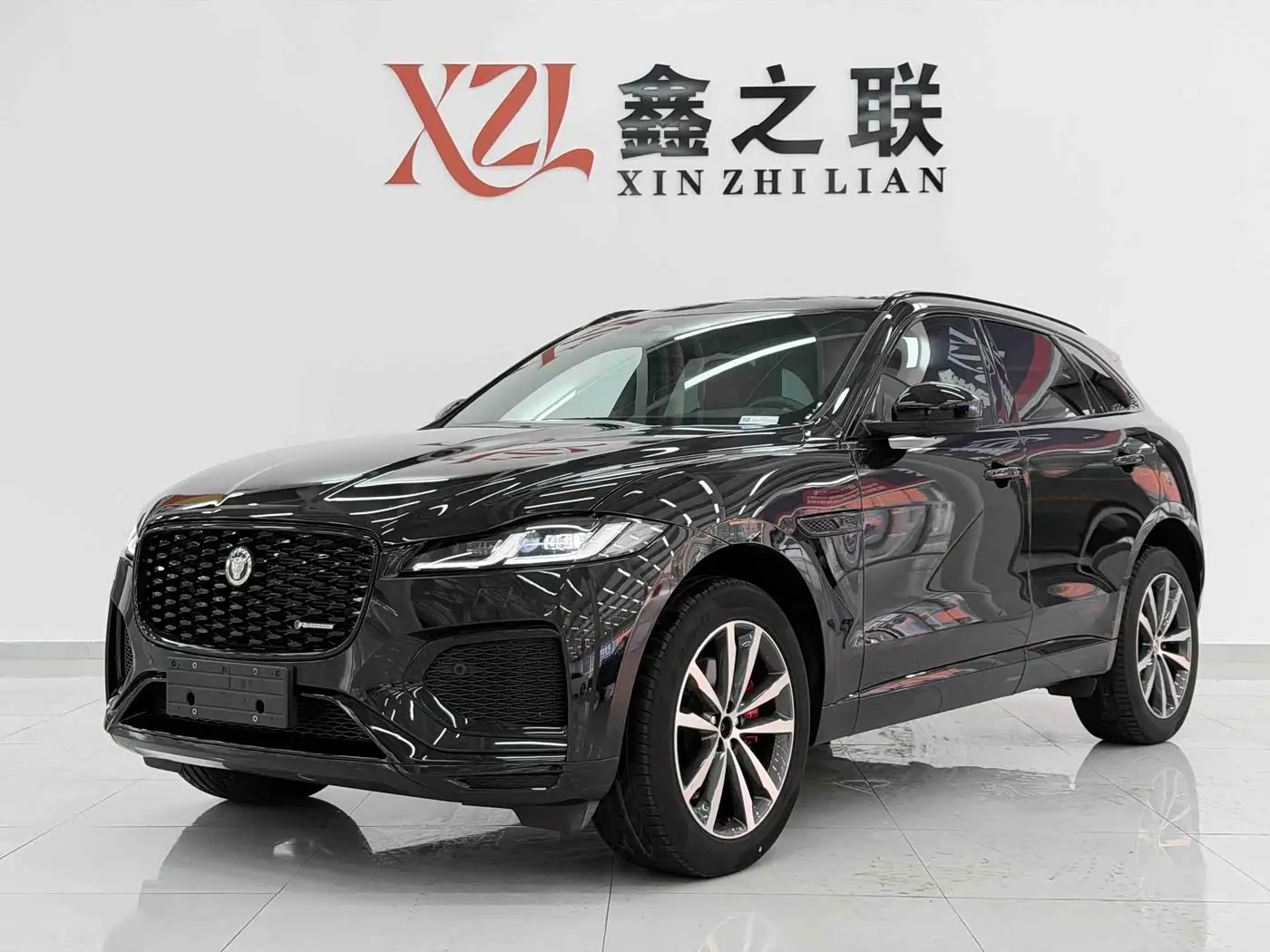 Jaguar F-PACE 2023 — Фото 1/20