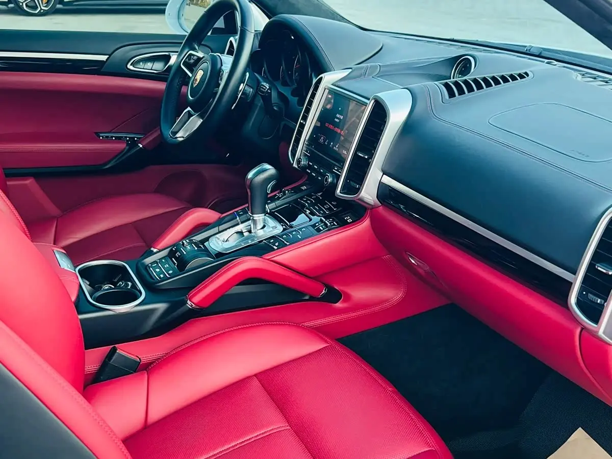Porsche Cayenne 2017 — ფოტო 16/20