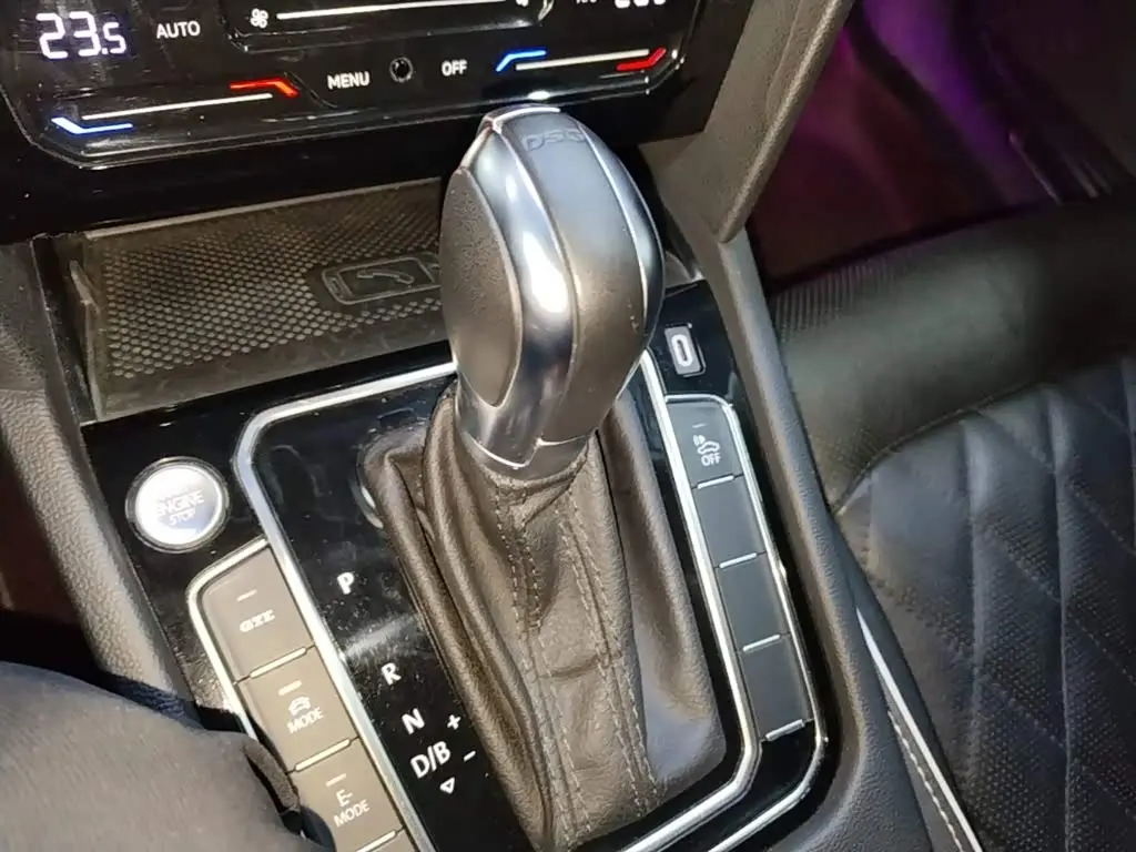 Volkswagen Magotan GTE Plug-in Hybrid 2023 — Photo 10/20