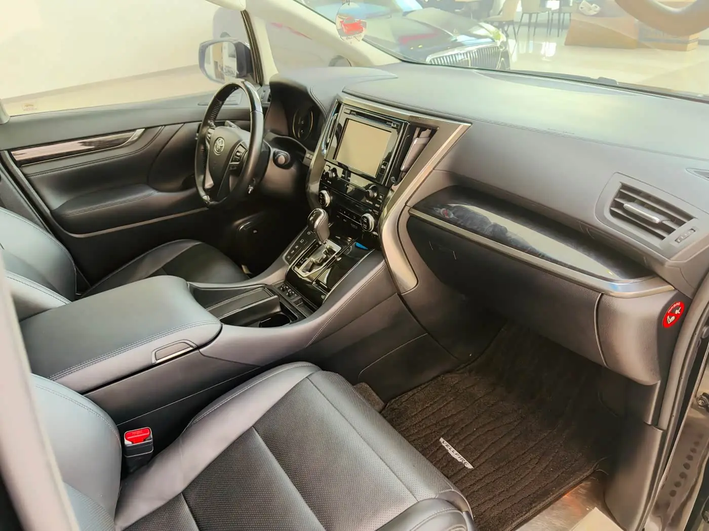 Toyota Vellfire 2019 — Фото 7/16