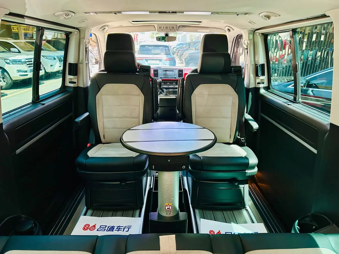 Volkswagen Multivan 2018 — Фото 8/16