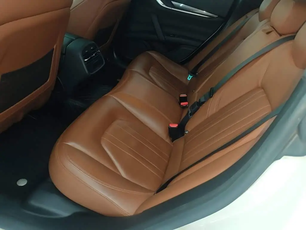 Maserati Ghibli 2016 — ფოტო 17/20