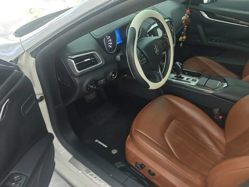 Maserati Ghibli 2016 — ფოტო 16/20