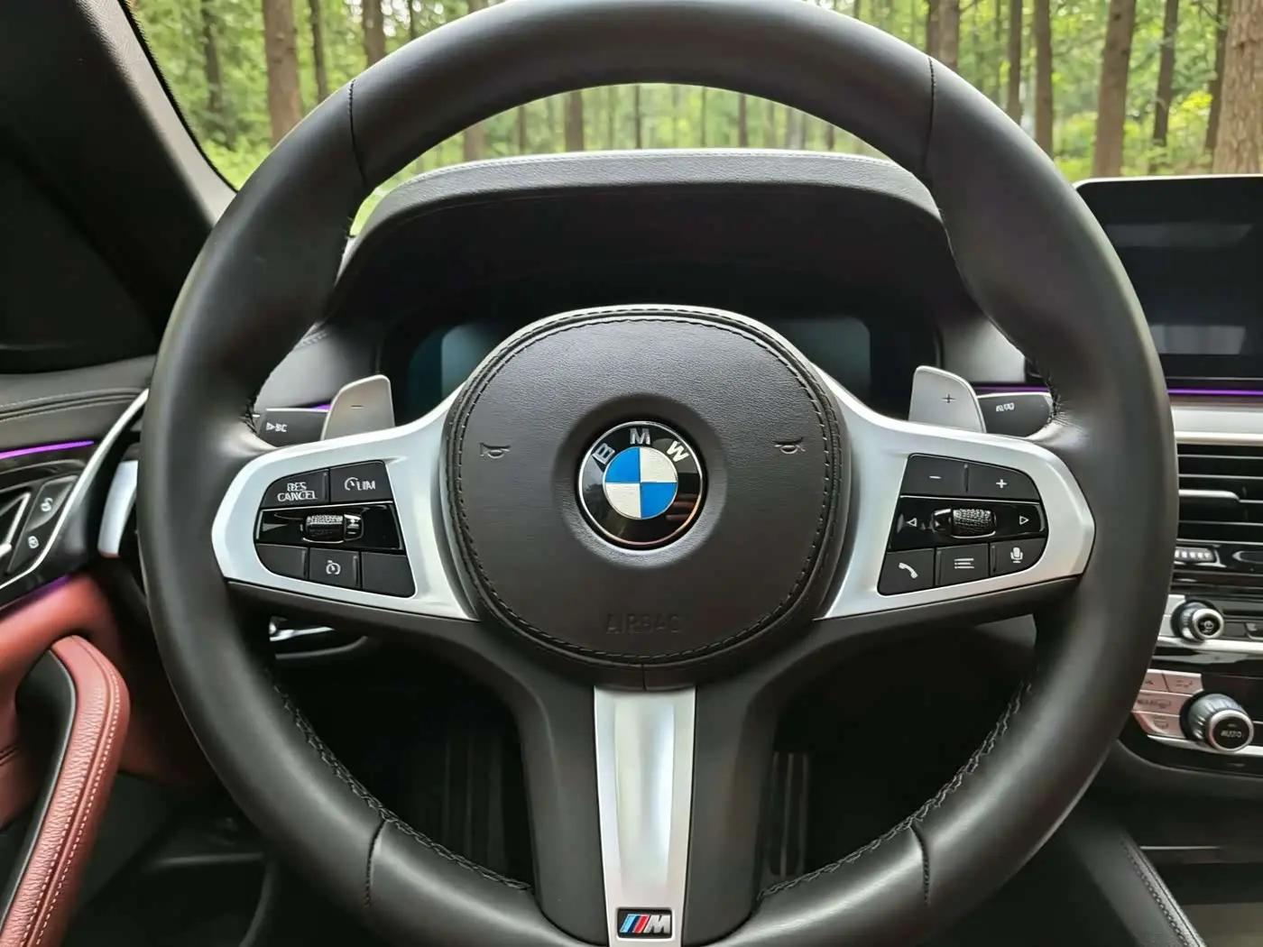 BMW 5 Series 2020 — Photo 14/20