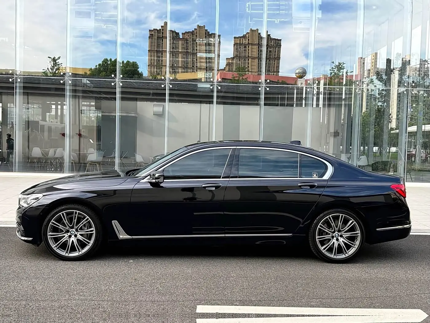 BMW 7 Series 2016 — Photo 8/18