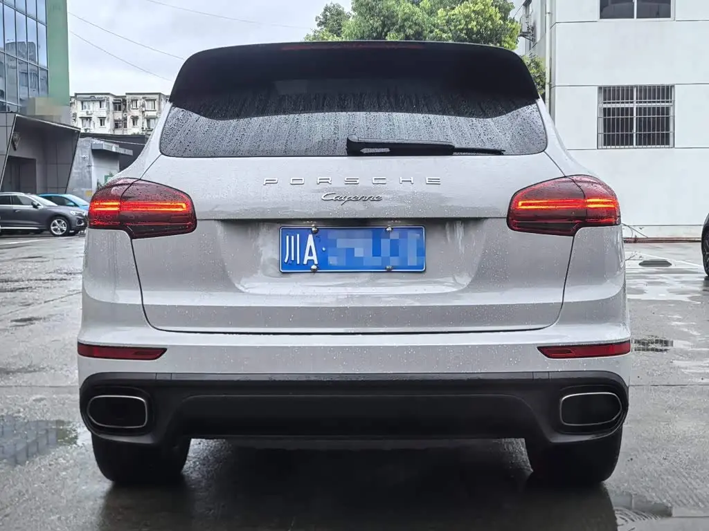 Porsche Cayenne 2017 — Photo 7/19