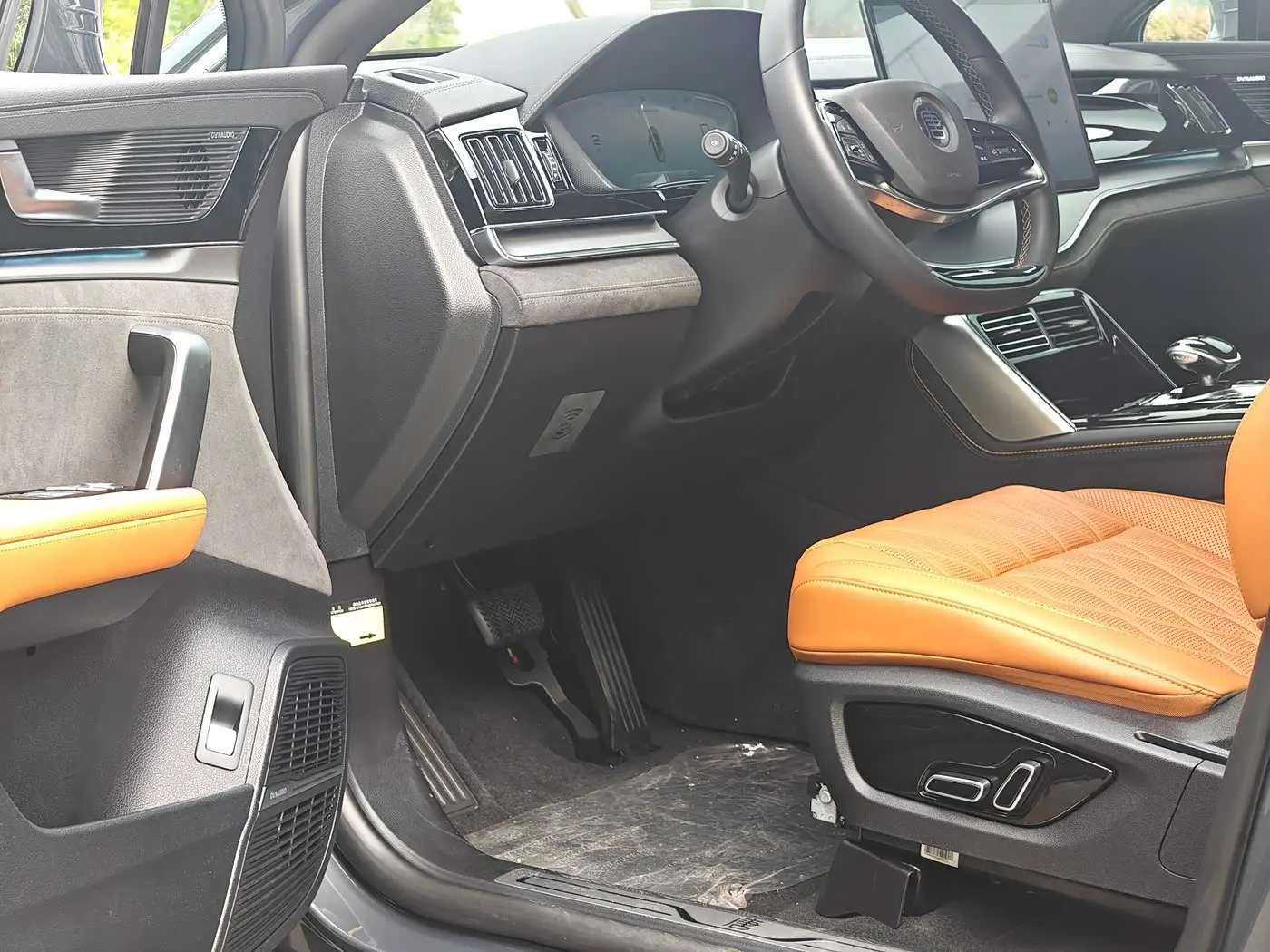 BYD Tang New Energy 2023 — Photo 14/16