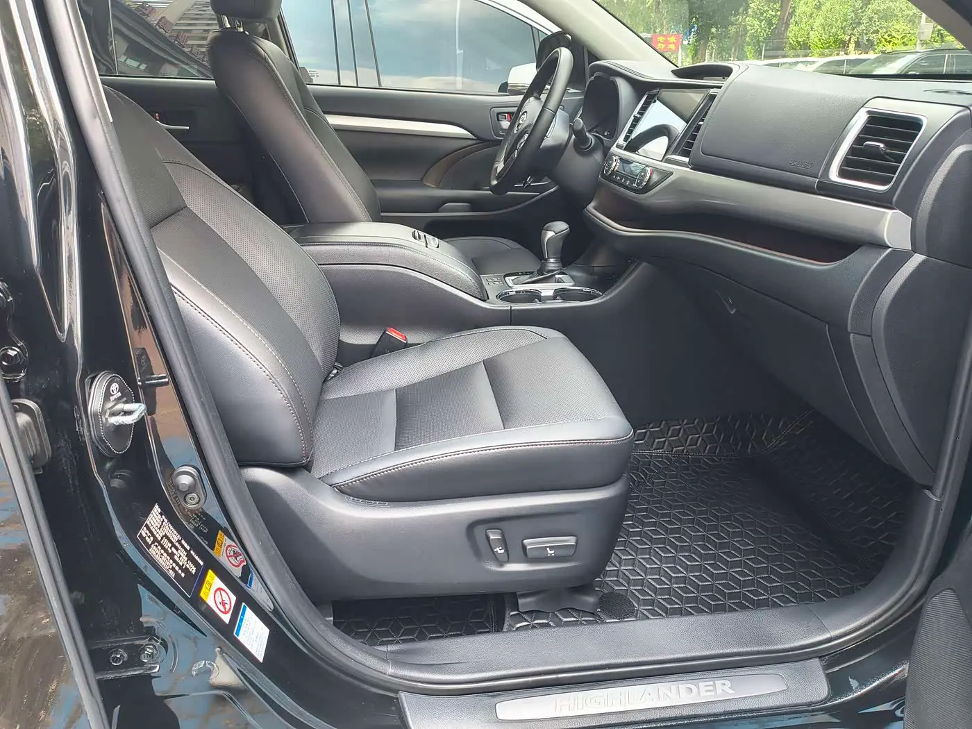 Toyota Highlander 2020 — Photo 18/20