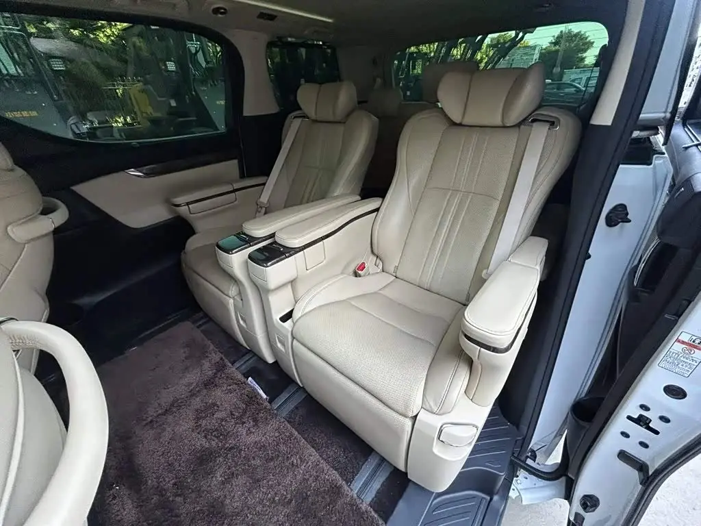Toyota Alphard 2021 — Photo 12/15