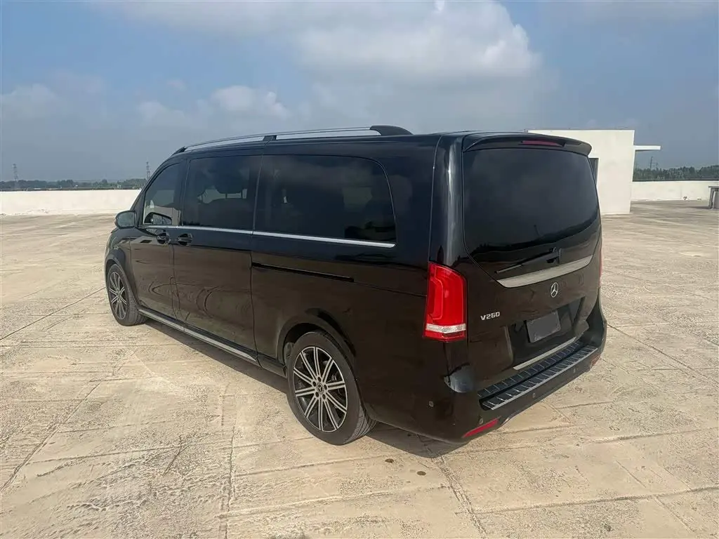 Mercedes-Benz V-Class 2024 — Photo 9/9