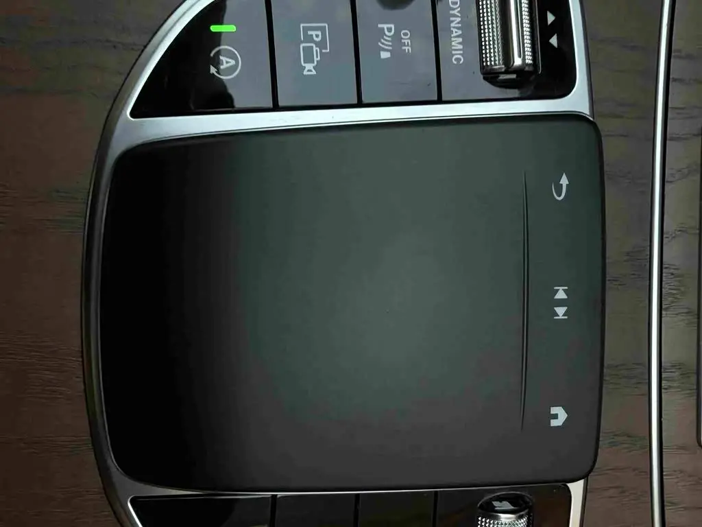 Mercedes-Benz E-Class 2022 — Photo 7/20