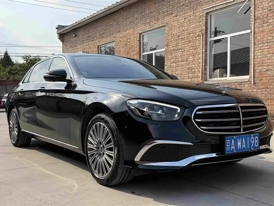 Mercedes-Benz E-Class 2022 — Photo 2/20