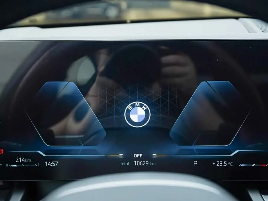 BMW 5 Series 2025 — Photo 8/20