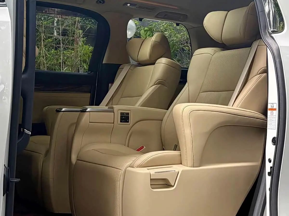 Toyota Alphard 2021 — Photo 7/17