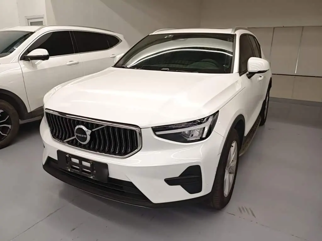 Volvo XC40 2023 — Фото 1/20