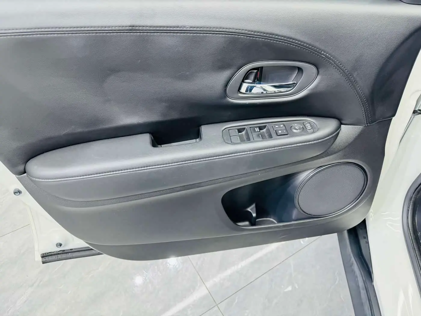 Honda Vezel 2022 — Photo 8/15