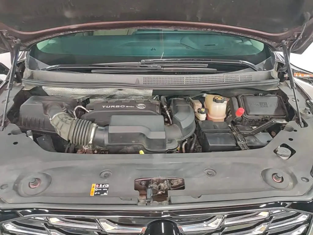 Buick GL8 2023 — Photo 10/20