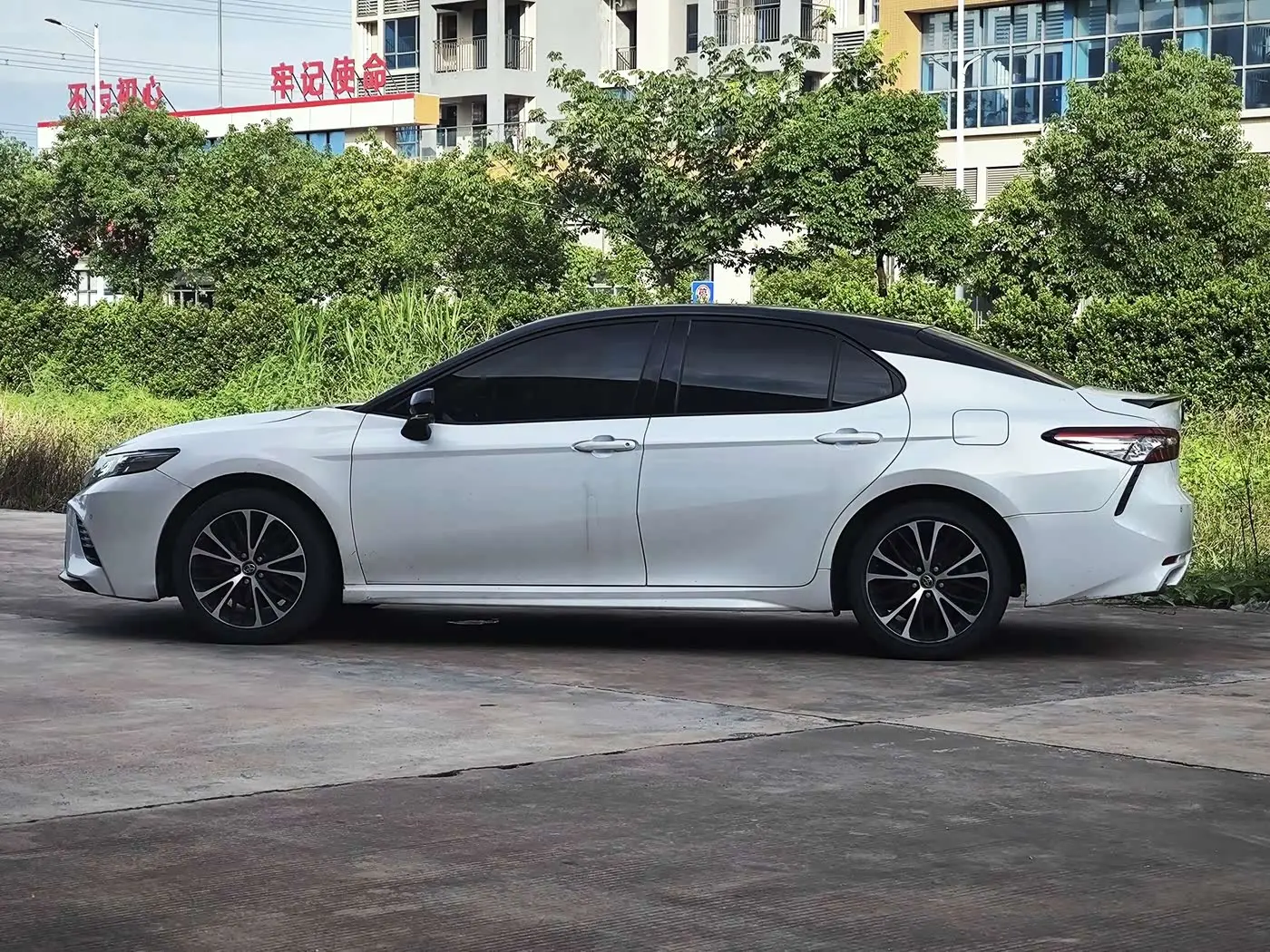 Toyota Camry 2018 — Photo 5/15