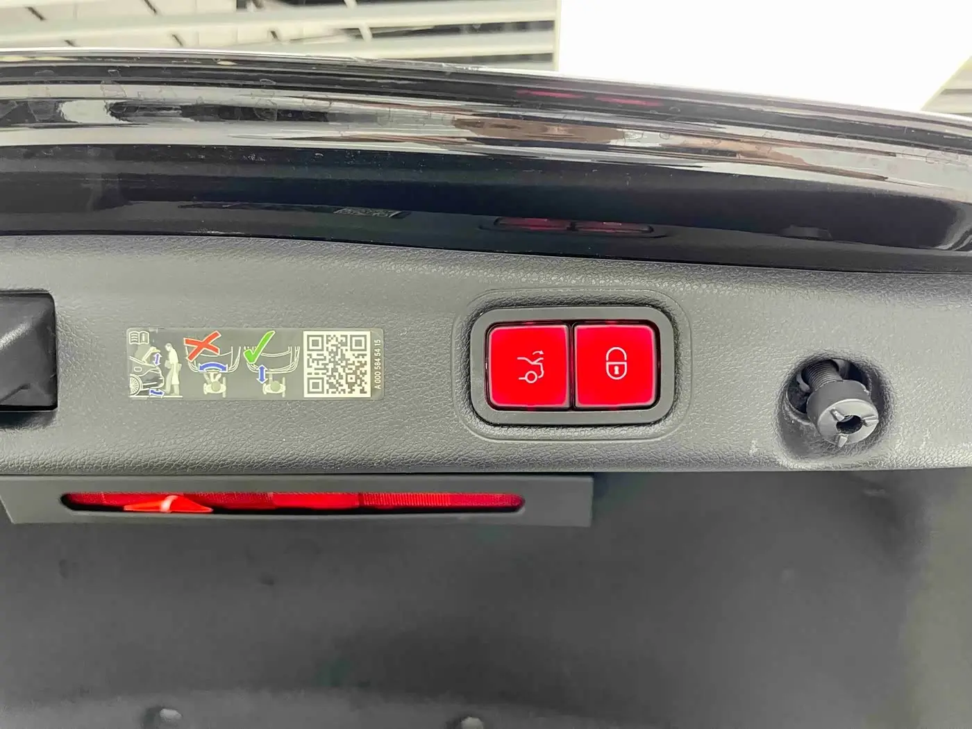 Mercedes-Benz E-Class 2023 — Photo 17/20