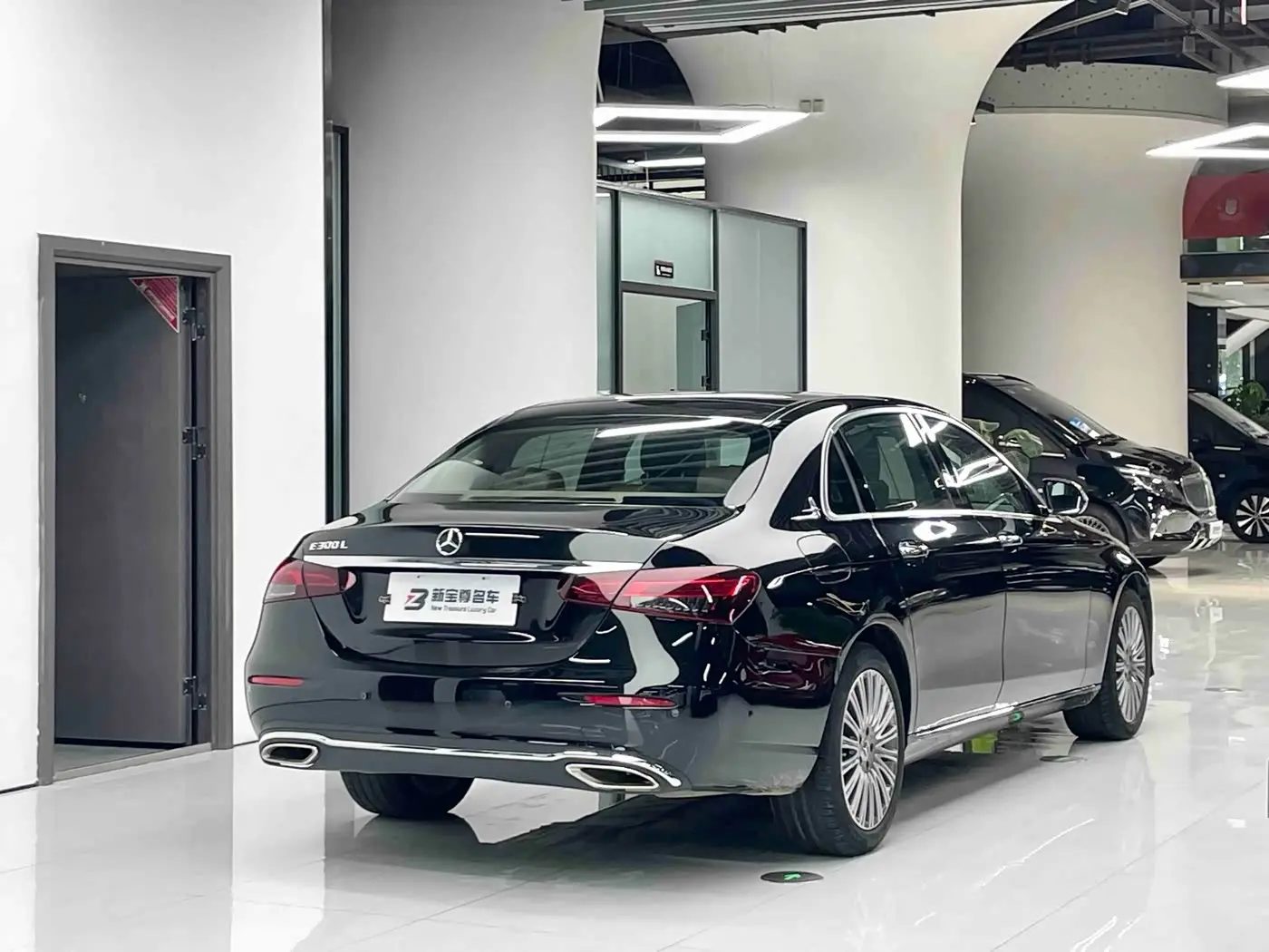 Mercedes-Benz E-Class 2023 — Photo 18/20
